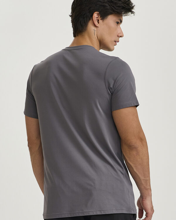 CAMISETA MASCULINA ETIQUETA NO PEITO Cinza Carbox foto 02
